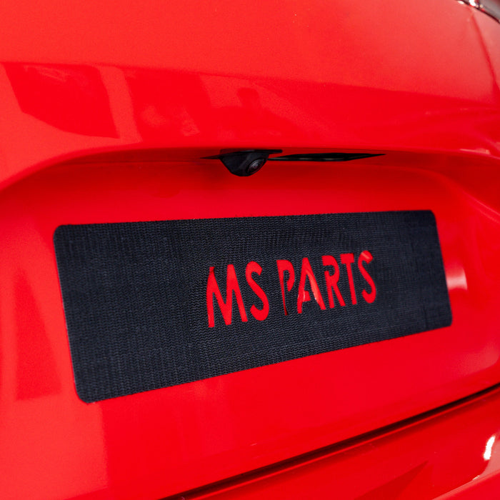MS Parts Klettstreifen am roten Fahrzeugheck