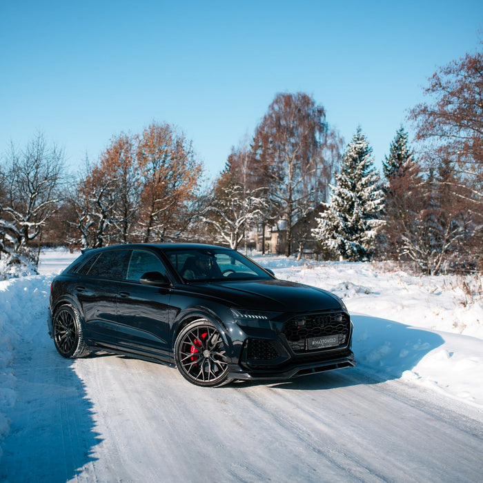 Audi RSQ8 mit Maxton Design Anbauteilen in verschneiter Umgebung