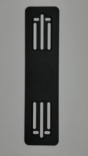 MS Parts Montageplatte Fahrzeugfront – schwarz eloxiertes Aluminium mit MS-Monogramm