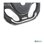 Detail: untere Spange mit M-Emblem am BMW E-Serie Lenkrad