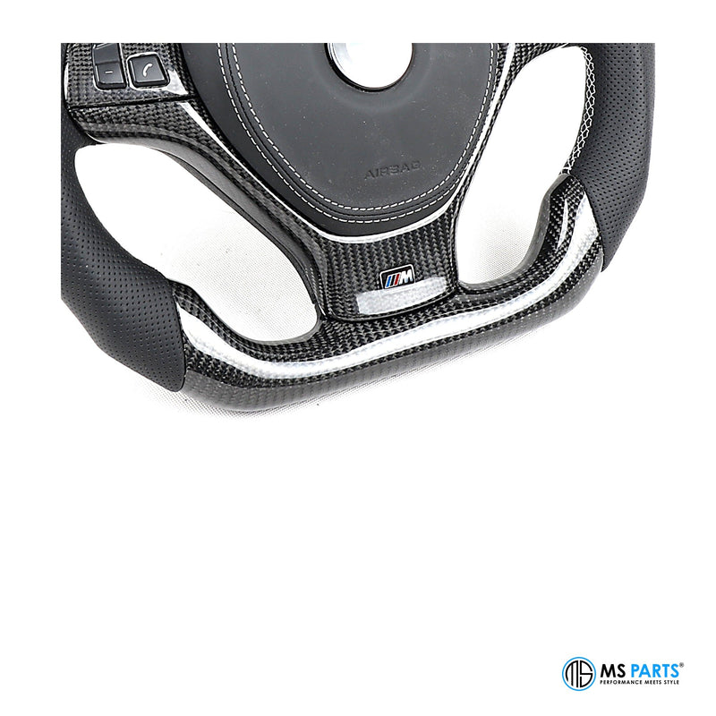 Detail: untere Spange mit M-Emblem am BMW E-Serie Lenkrad