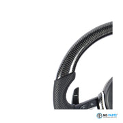 Detail: Sichtcarbon und Griffzone am BMW F-Serie Lenkrad