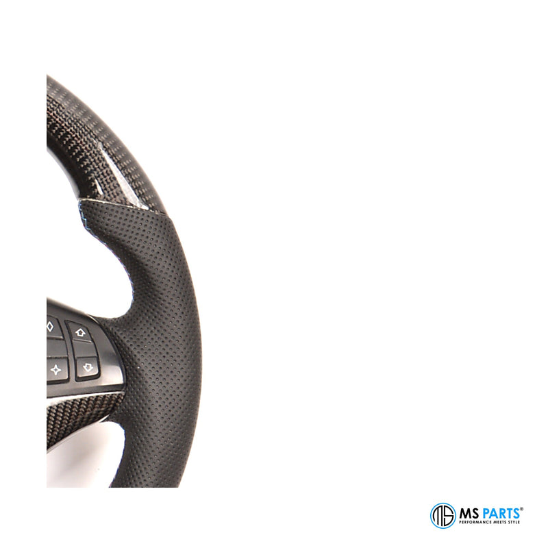 Detail: Griffzone mit Bedientasten am BMW X5 X6 Lenkrad