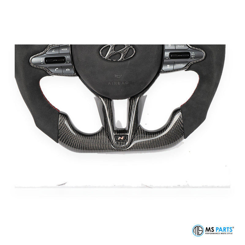 MS Parts Custom Carbon-Lenkrad für Hyundai i30 N, Nahaufnahme von Airbag und N-Emblem