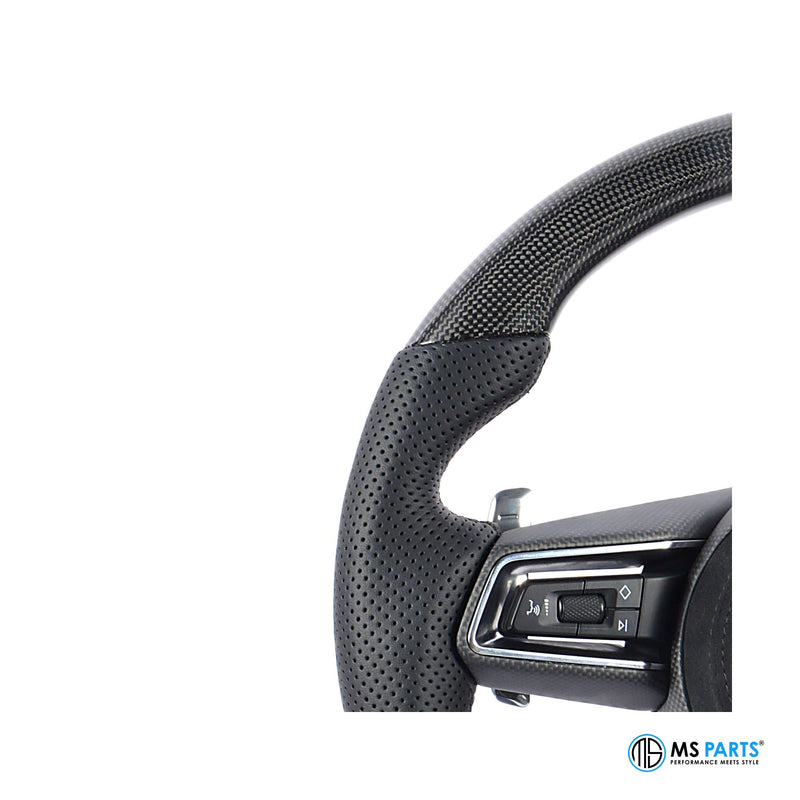 Detail: perforierte Griffzone am Porsche 911 Lenkrad