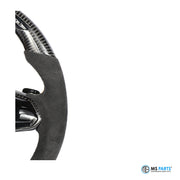 Detail: Griffzone mit Schaltwippe am VW Golf 8 Lenkrad