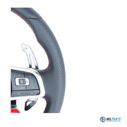 Detail: Bedientasten und Schaltwippe am VW Golf Mk7 Lenkrad