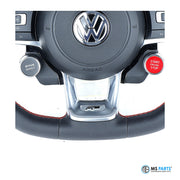 Detail: Carbon-Mittelspange am VW Golf Mk7 Lenkrad