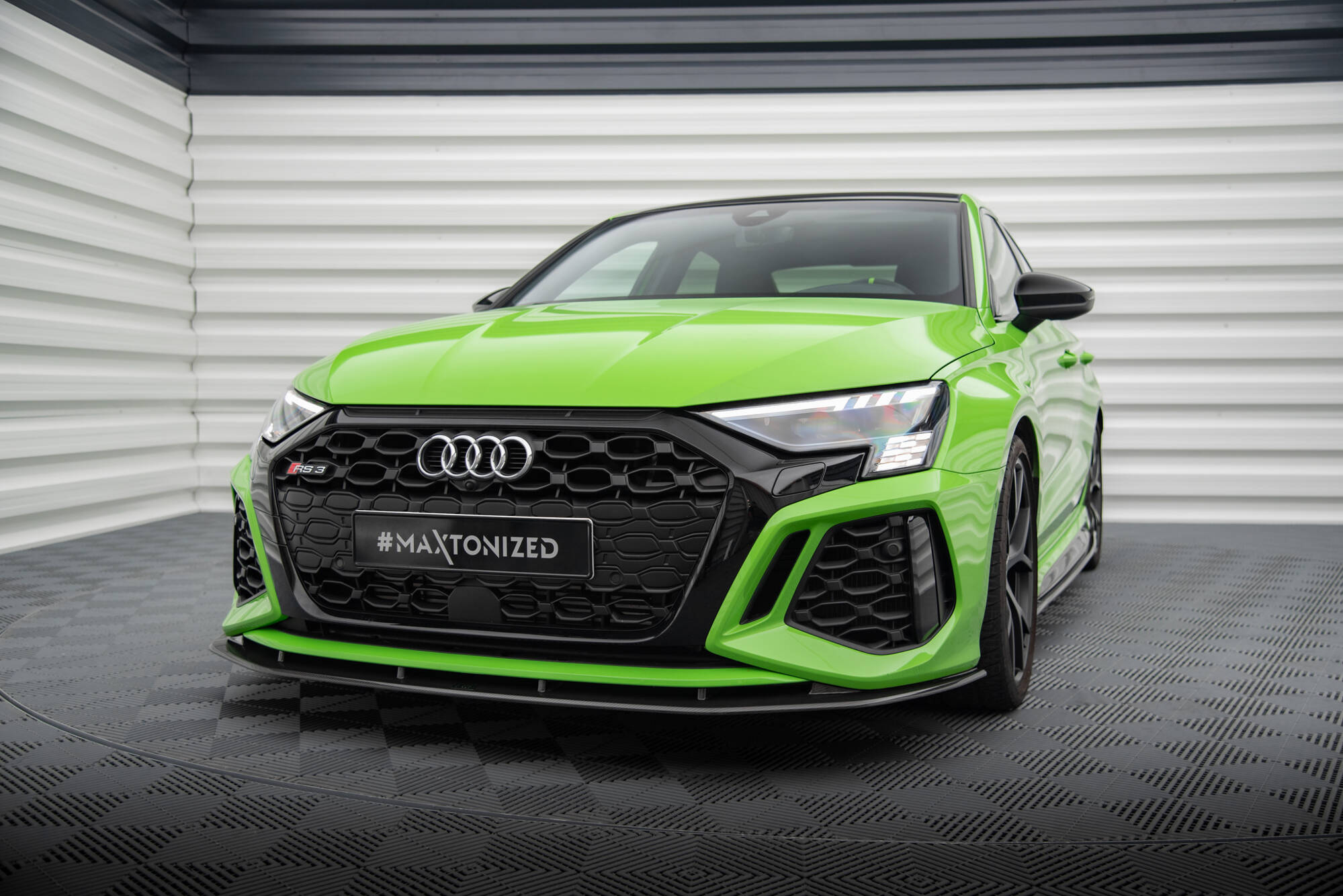 Maxton Design Frontlippe an einem Audi RS3 8Y