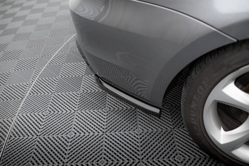 Maxton Design Heck Diffusor Seite BMW 1 M-Pack E82