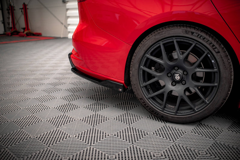 Maxton Design Heck Diffusor Seite V.8 Ford Focus Estate ST Mk4