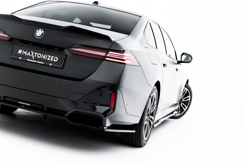 Maxton Design Hinten Splitter (mit einem vertikalem balken) V.2 BMW 5 / i5 M-Pack G60