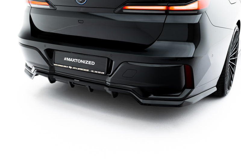 Maxton Design Rear Splitter (with a vertical bar) V.2 BMW 7 M-Pack G70