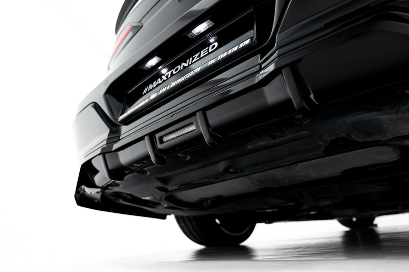Maxton Design Rear Splitter (with a vertical bar) V.2 BMW 7 M-Pack G70