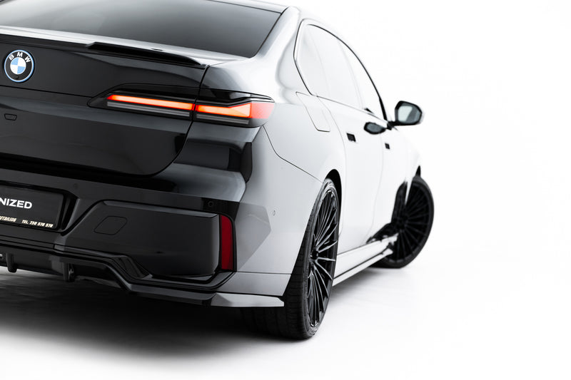Maxton Design Rear Splitter (with a vertical bar) V.2 BMW 7 M-Pack G70