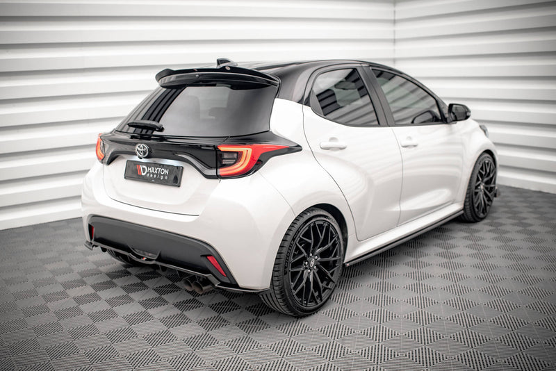 Maxton Design Hinten Splitter (mit einem vertikalem balken) V.2 Toyota Yaris Mk4