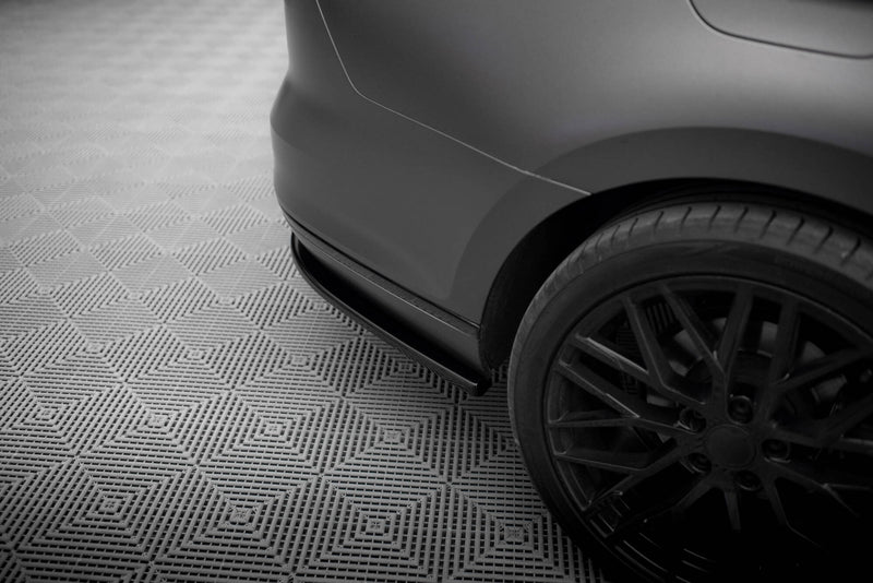 Maxton Design Hinten Splitter (mit einem vertikalem balken) Volkswagen Passat R-Line B8