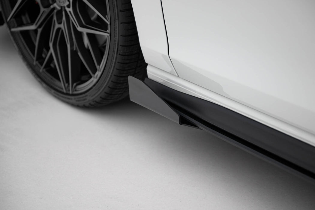 Maxton Design Side Flaps Volkswagen Golf GTI / GTE / GTI Clubsport / R-Line Mk8