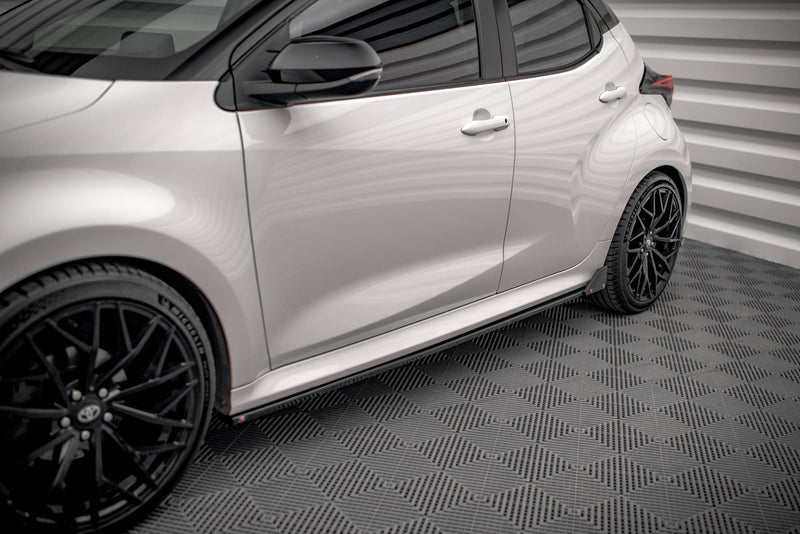 Maxton Design Seitenschweller Diffusor V.1 + Flaps Toyota Yaris Mk4