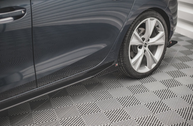 Maxton Design Street Pro Side Skirts Diffuser + Flaps Seat Leon FR Mk4