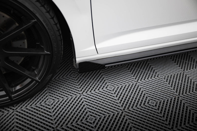 Maxton Design Street Pro Seitenschweller Diffusor + Flaps Volkswagen Jetta GLI Mk7