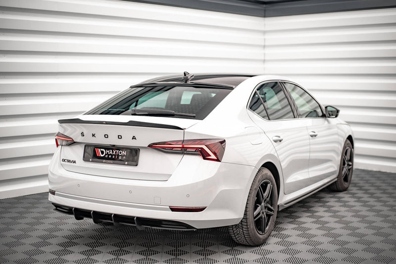 Maxton Design Die Erweiterung der Heckscheibe Skoda Octavia Liftback Mk4